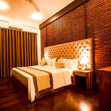 Manthra Leisure Hotel Kandy Buitenkant foto