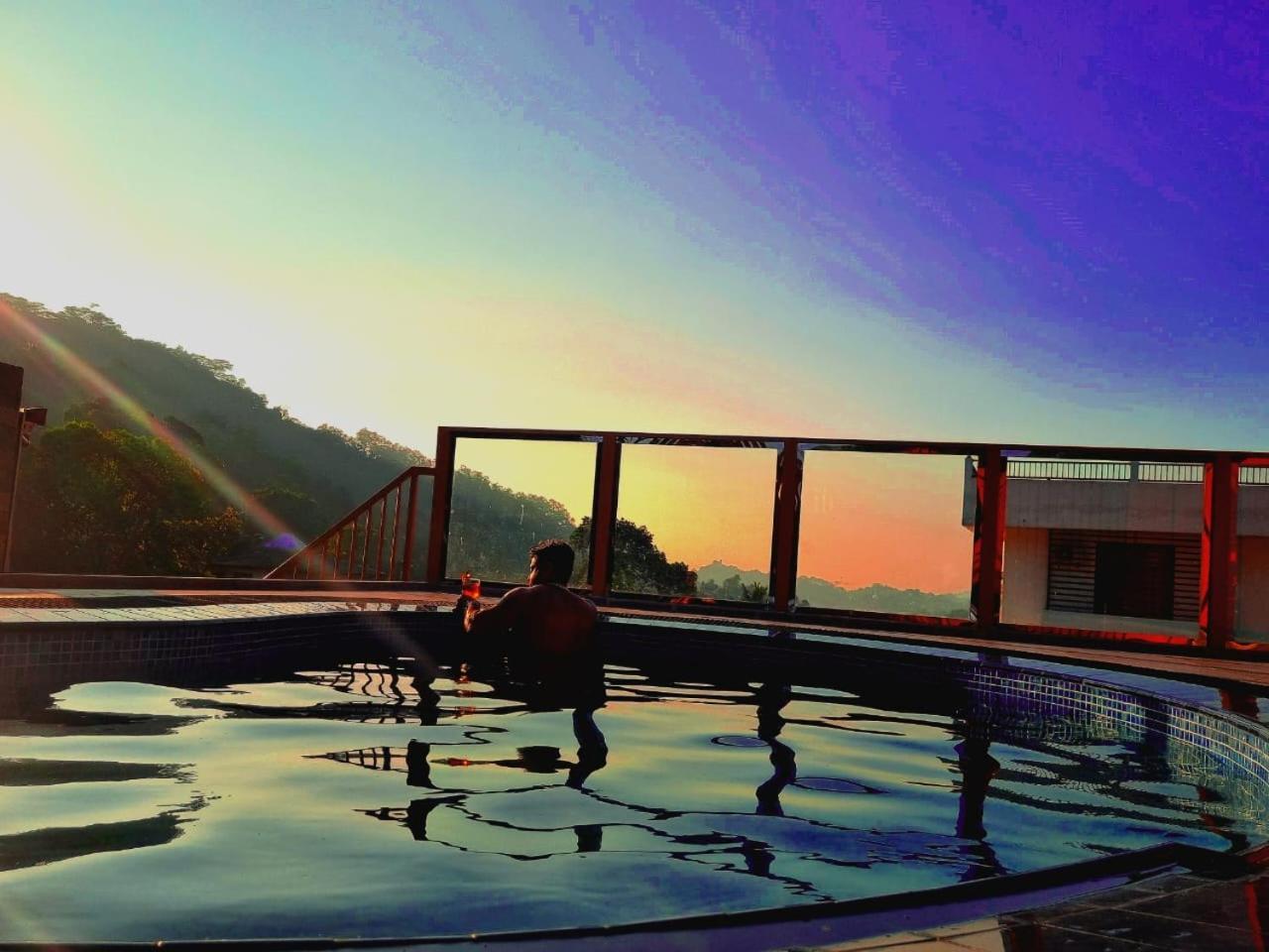Manthra Leisure Hotel Kandy Buitenkant foto