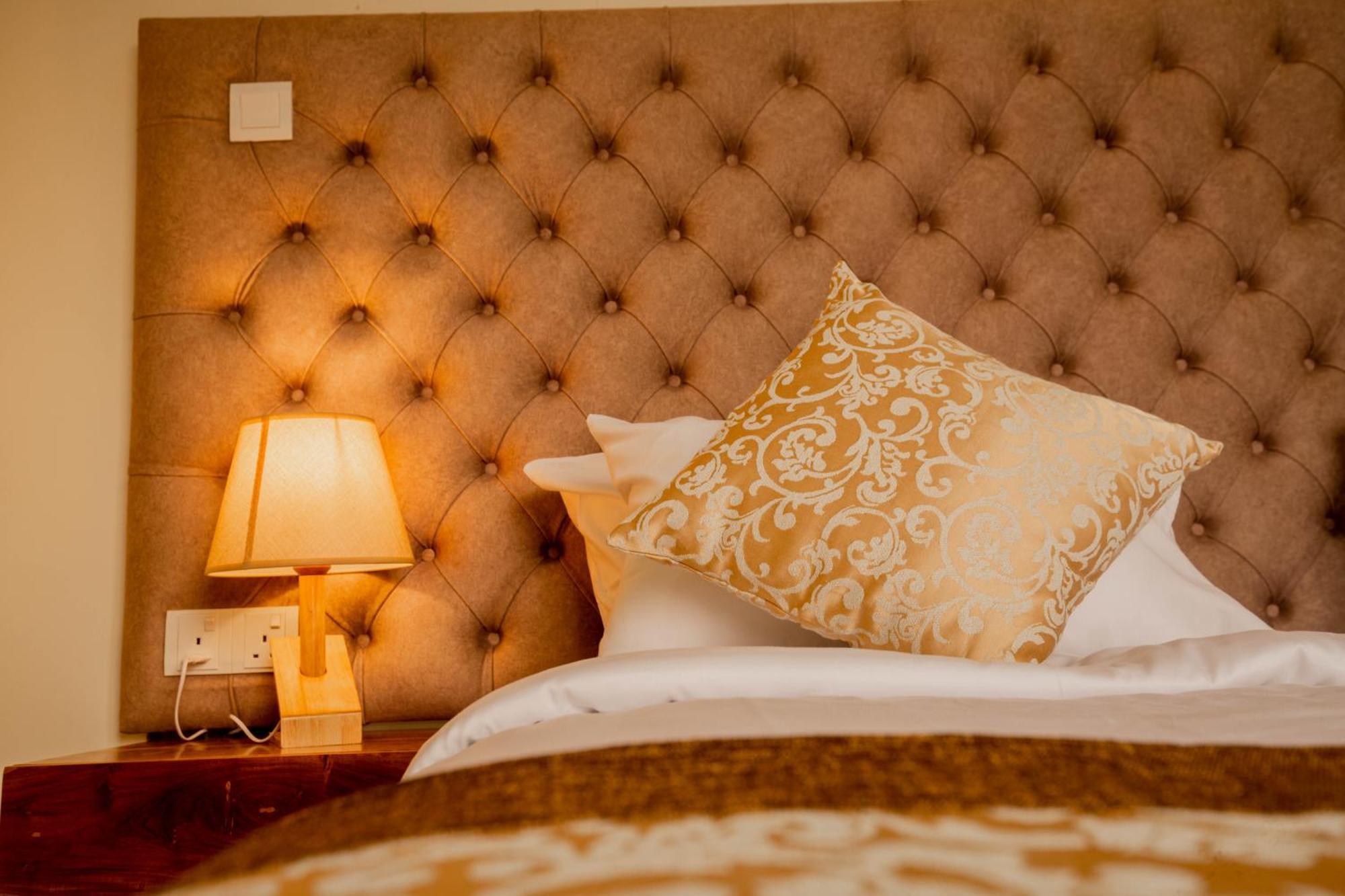 Manthra Leisure Hotel Kandy Buitenkant foto