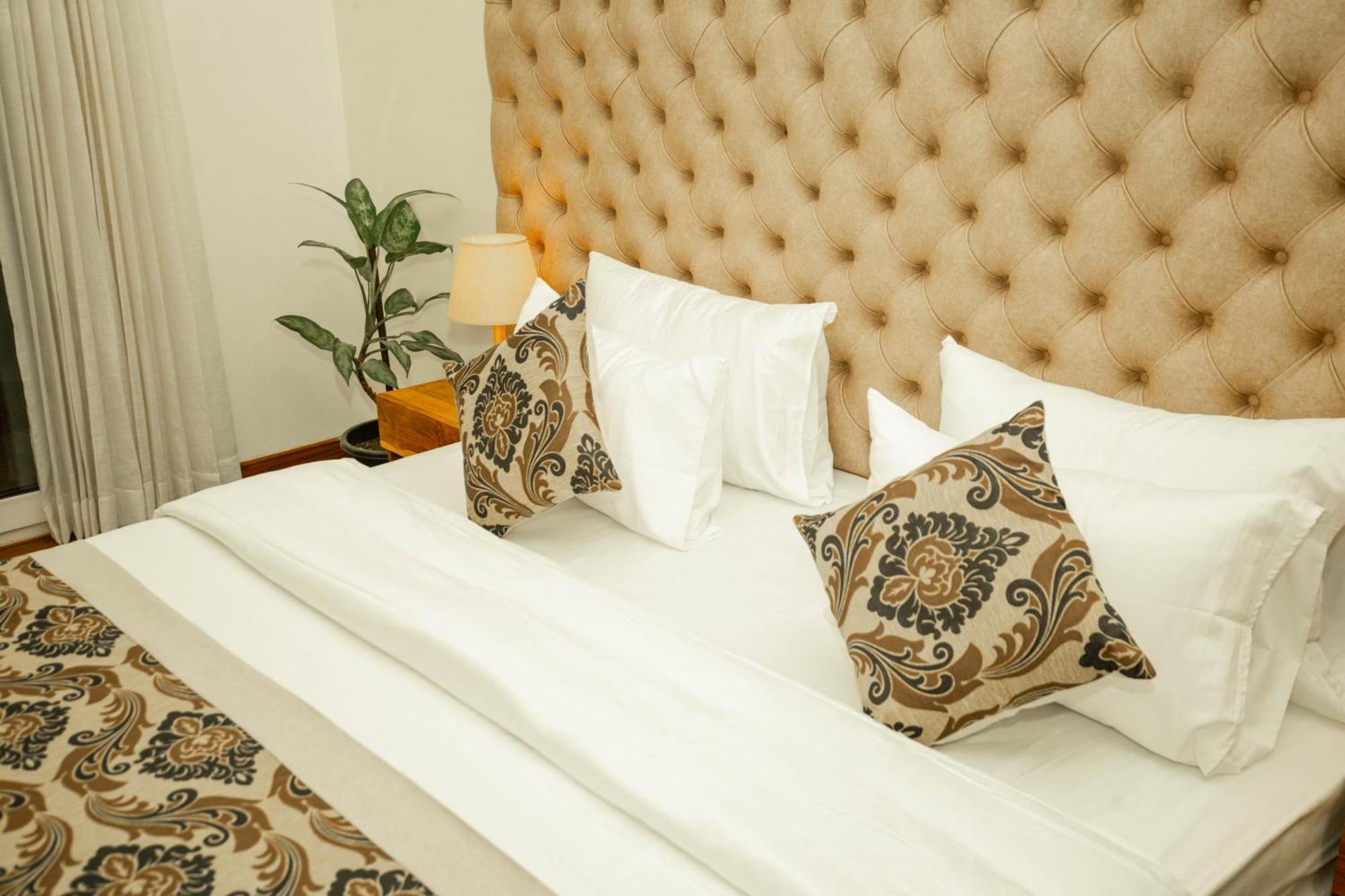 Manthra Leisure Hotel Kandy Buitenkant foto