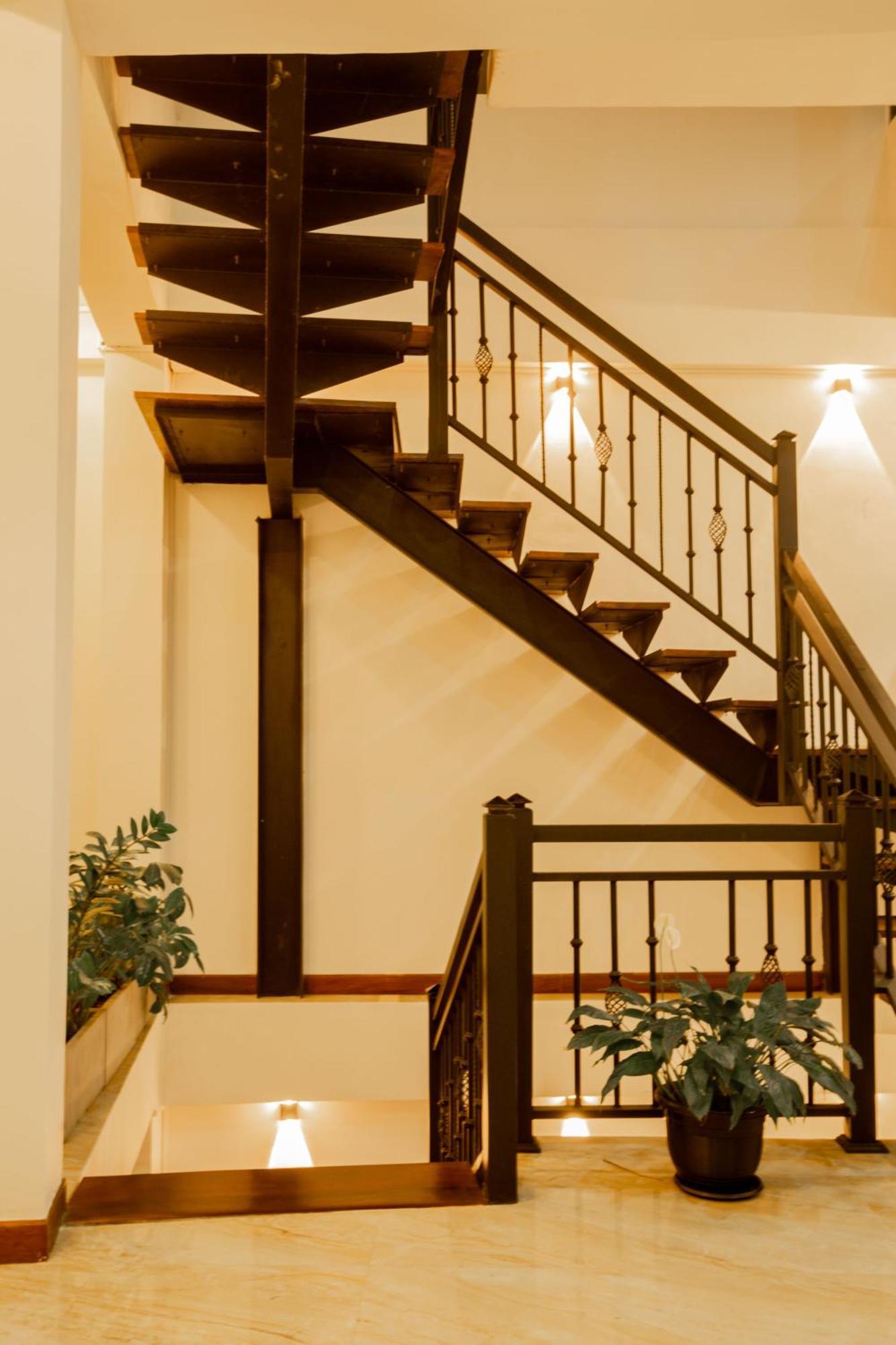Manthra Leisure Hotel Kandy Buitenkant foto