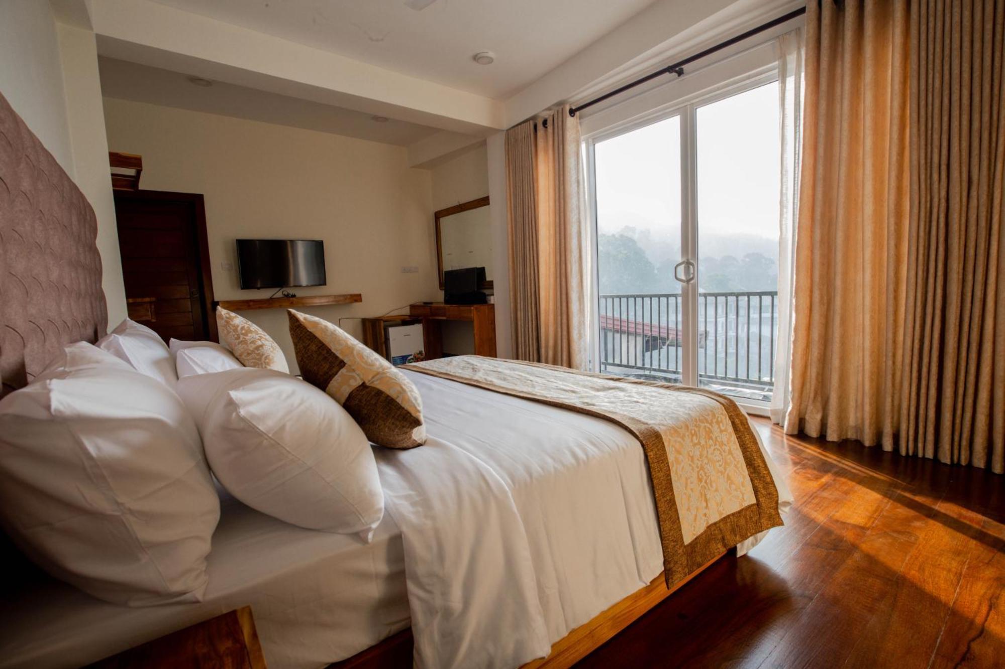 Manthra Leisure Hotel Kandy Buitenkant foto